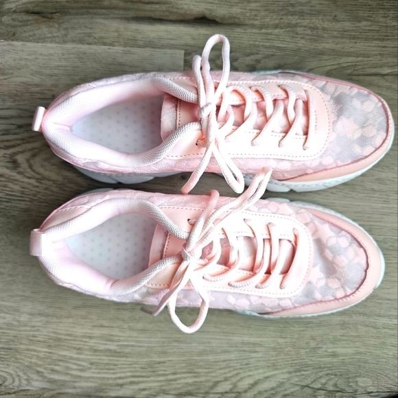 NEW Peach Walking Shoes w decorative mesh size 9 - Picture 2 of 10